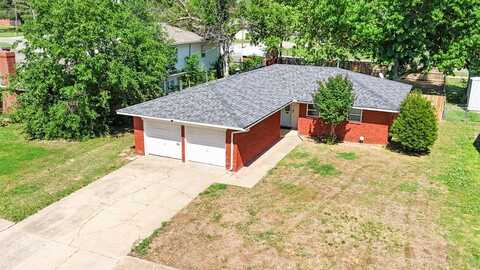 706 Redwood Drive, Noble, OK 73068