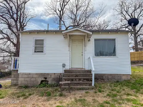 317 W Brook Street, Neosho, MO 64850
