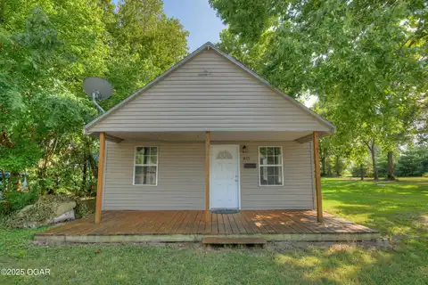 415 Adams St, Neosho, MO 64850