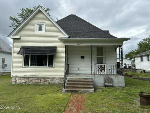 807 W 2nd Street, Webb City, MO 64870