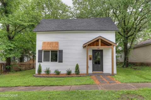 207 S Hall Street, Webb City, MO 64870