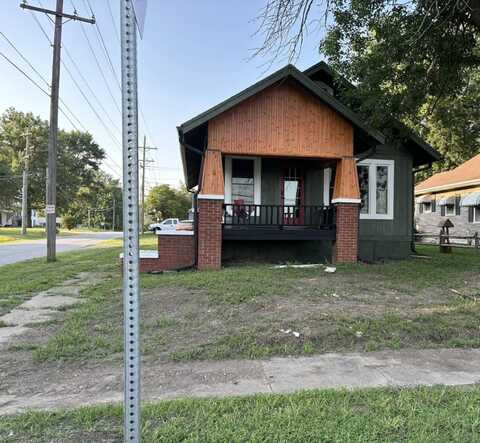 1124 W 3rd St, Cameron, MO 64429