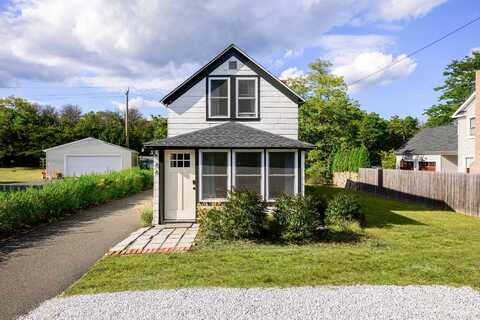 86 OLD COUNTRY RD, East Quogue, NY 11942