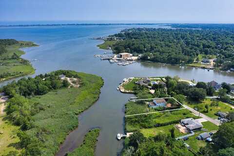 13 Bayberry Lane, East Quogue, NY 11942