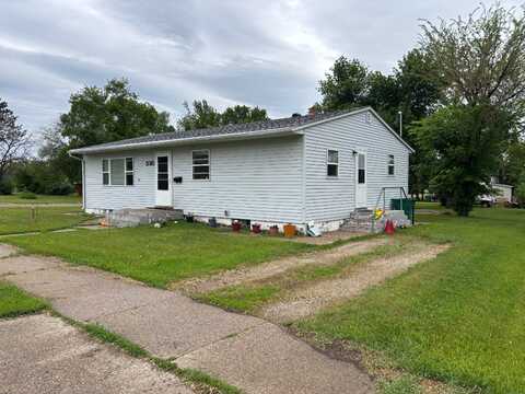 530 3rd Ave North, New Rockford, ND 58356