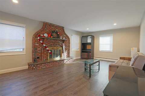 18 Stratton Lane, Stony Brook, NY 11790
