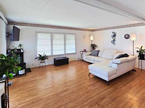 141 4th St West, Nokomis, FL 34275