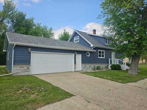 302 B Ave W, Lakota, ND 58344