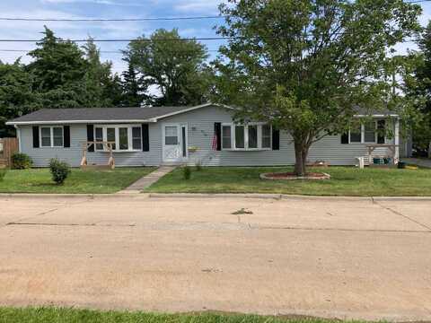203 W Wilmington St, Norton, KS 67654