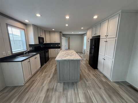 12 Grant Street, West Branch, IA 52358