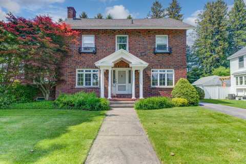 17 N Park Dr, Gloversville, NY 12078
