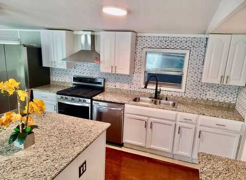 3107 Mustang Dr, Grapevine, TX 76051