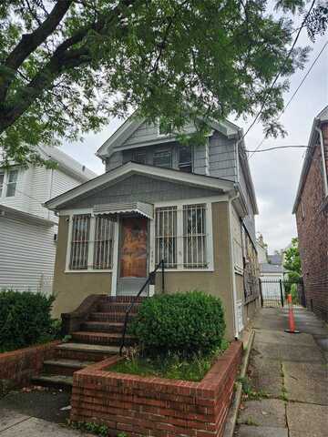 8931 184th St, Hollis, NY 11423
