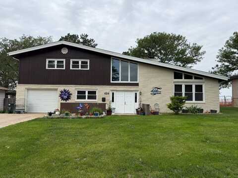 424 Smith Dr, Colby, KS 67701