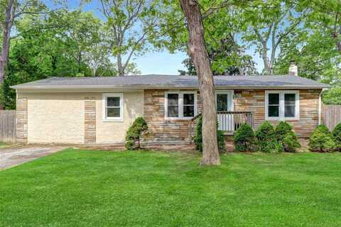 68 Broadway, Mastic, NY 11950