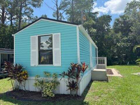 2556 La Linda Dr, New Smyrna Beach, FL 32168