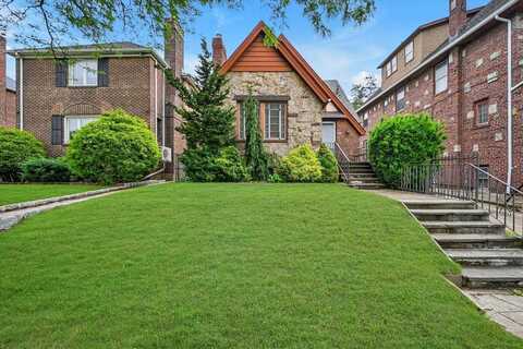 32-15 149th St, Flushing, NY 11354