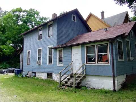 756 E 9th Street, Davenport, IA 52803
