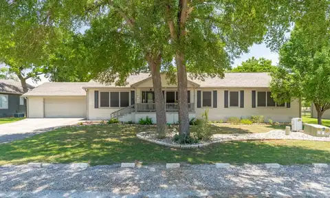 209 Shannon Dr, Fredericksburg, TX 78624