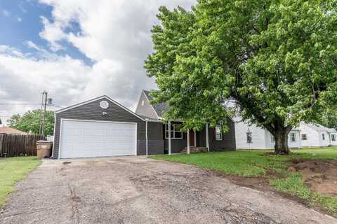 461 W 9th St, Hoisington, KS 67544