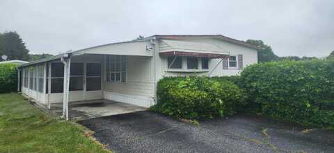 703 Fresh Pond Ave., Calverton, NY 11933