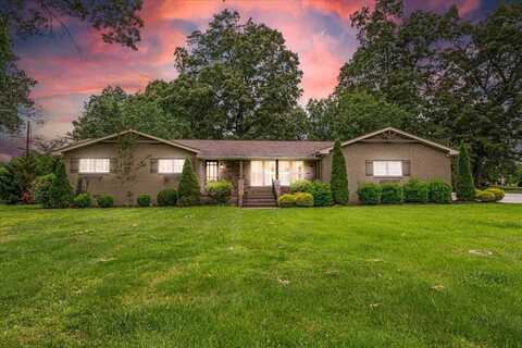 1809 Country Club Dr., Tullahoma, TN 37388
