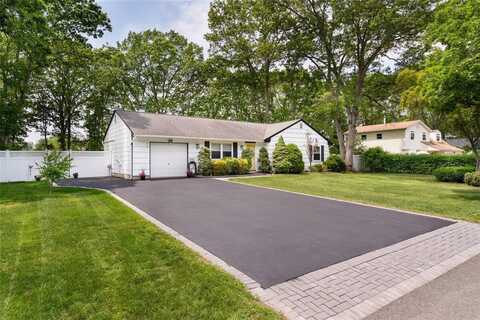 14 Felway Drive Felway Drive, Coram, NY 11727