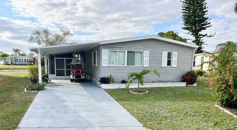 19243 Meadowbrook Ct., North Fort Myers, FL 33903