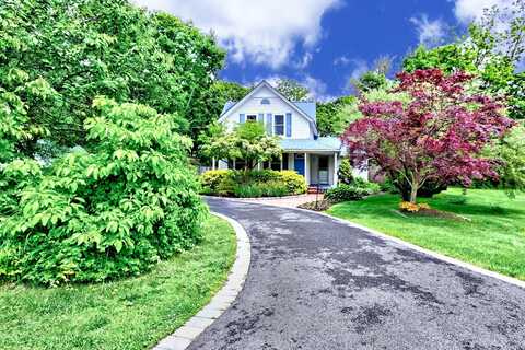 131 Lincoln Avenue, Sayville, NY 11782