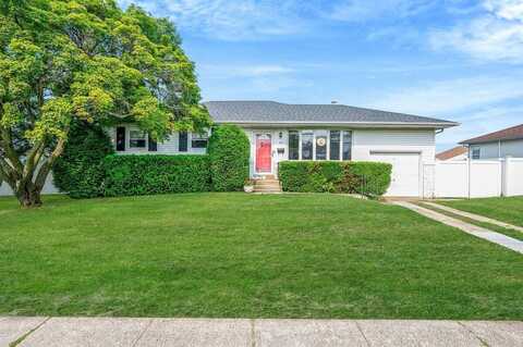 22 Bluebell Lane, Babylon, NY 11703