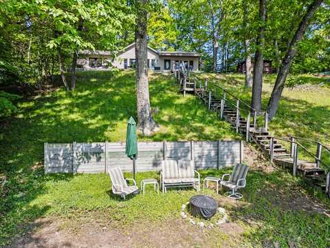 9898 S. Pritchard Dr., Stanwood, MI 49346