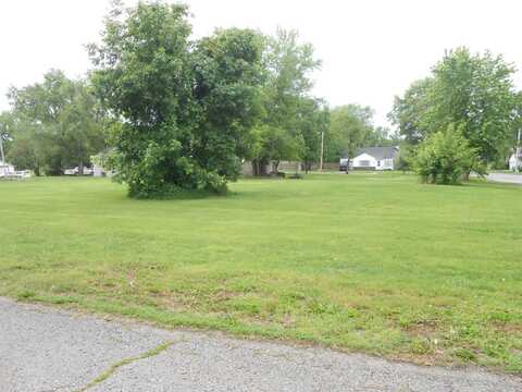 102 N 9th St, Albany, MO 64402
