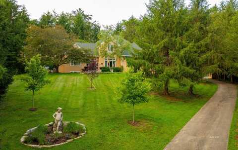 7394 Whitlind Ln, Athens, OH 45701