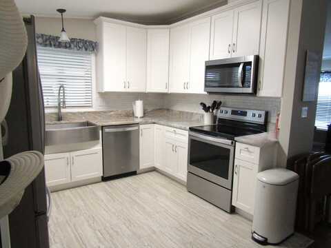 232 Wecuwa Drive, Fort Myers, FL 33908