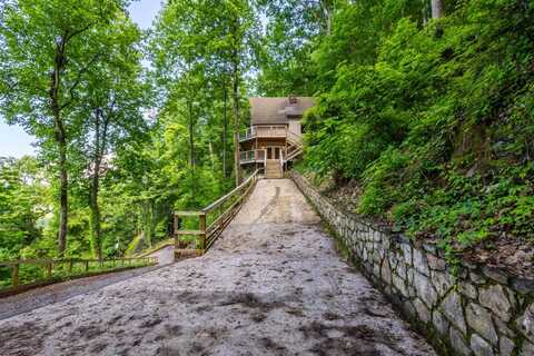 2821 Overholt Trl, Sevierville, TN 37862