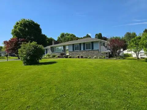 1 Sun Valley Dr, Rochester, NY 14606