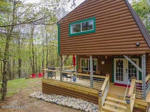 407 W Hague Rd, Hague, NY 12836