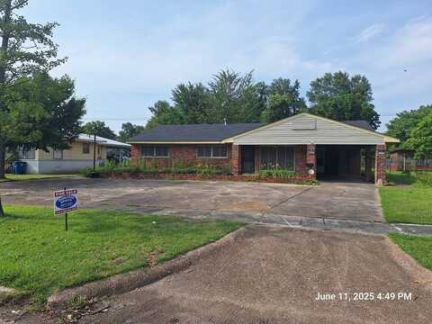 327 Oakhurst, Clarksdale, MS 38614
