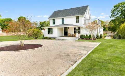 11 Shinnecock Road, Hampton Bays, NY 11946