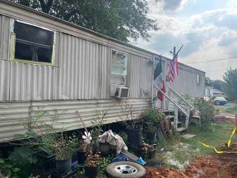 1507 N Oak St, Pearsall, TX 78061