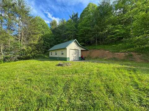 703 Coy Ham Rd., Lansing, NC 28643