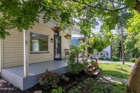 208 Cherry Street, Roaring Spring, PA 16673