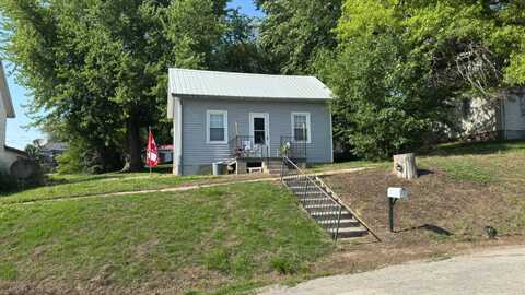 106 N 3rd St, Fairfax, MO 64446