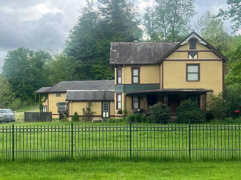 167 Love Hill Road, Waverly, WV 26184
