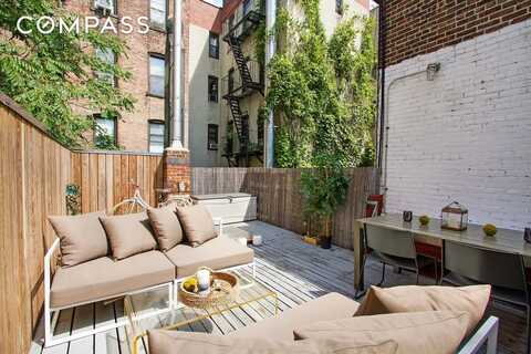 31 Eighth Avenue, New York, NY 10014
