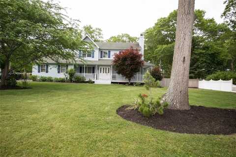 132 N Woods Road, Baiting Hollow, NY 11933