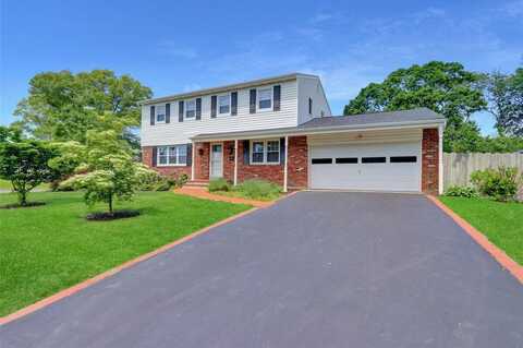 275 Kerry Street, Holbrook, NY 11741