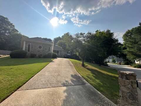 2021 Lakewood Cir SW, Grayson, GA 30017