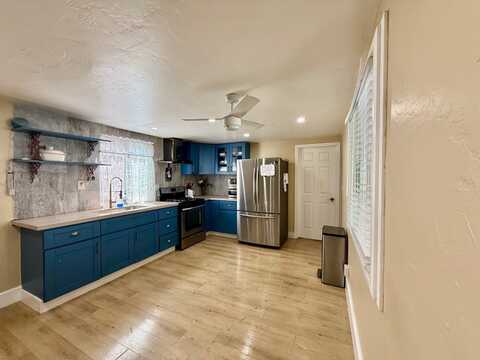3221 Bancroft Dr, Spring Valley, CA 91977