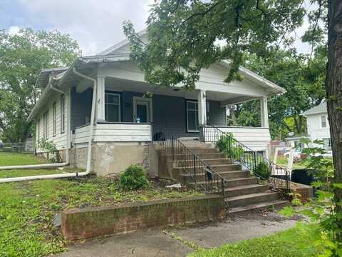 611 N Main St, Cameron, MO 64429